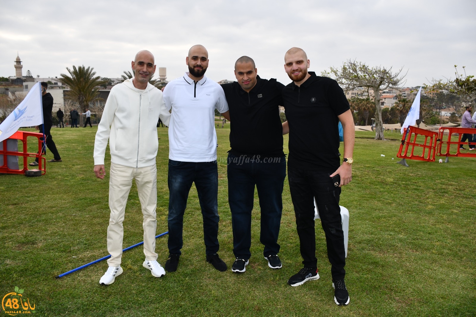  أهالي يافا يؤدون صلاة عيد الفطر في متنزه العجمي 